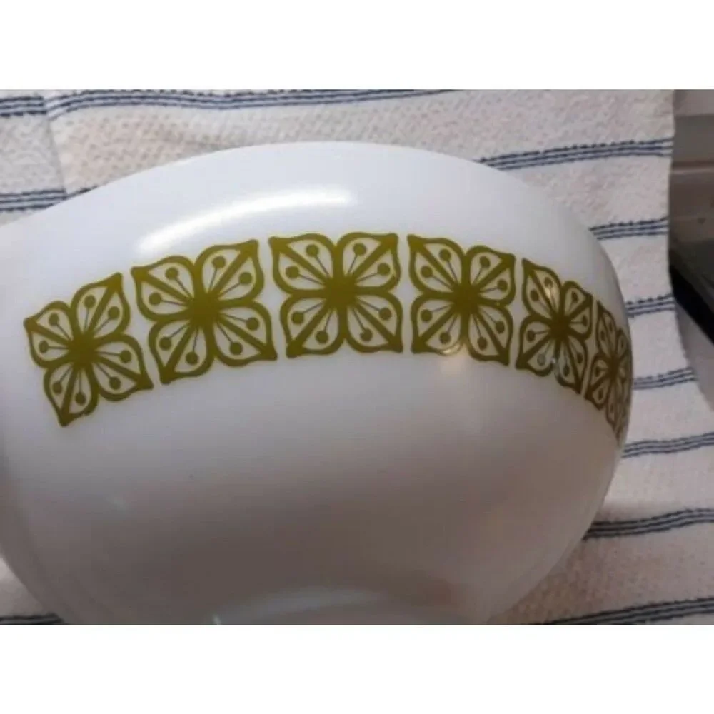 Pyrex Cinderella Autumn Verde Floral 4 Qt Green Square Flowers 444 Opal